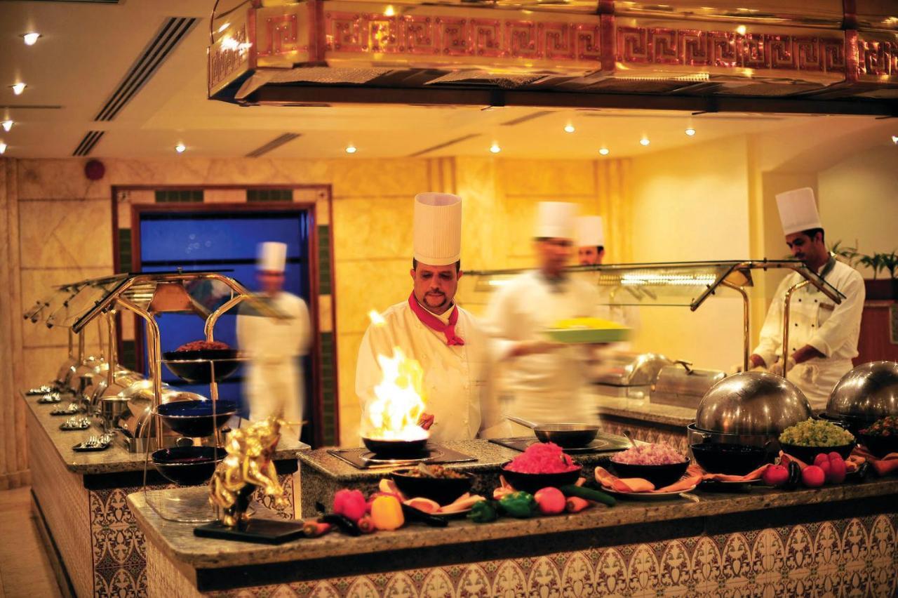 Baron Palms Adults Friendly Only 16 Years Plus Boutique Hotel Style Sharm el Sheikh Esterno foto A live kitchen at a hotel